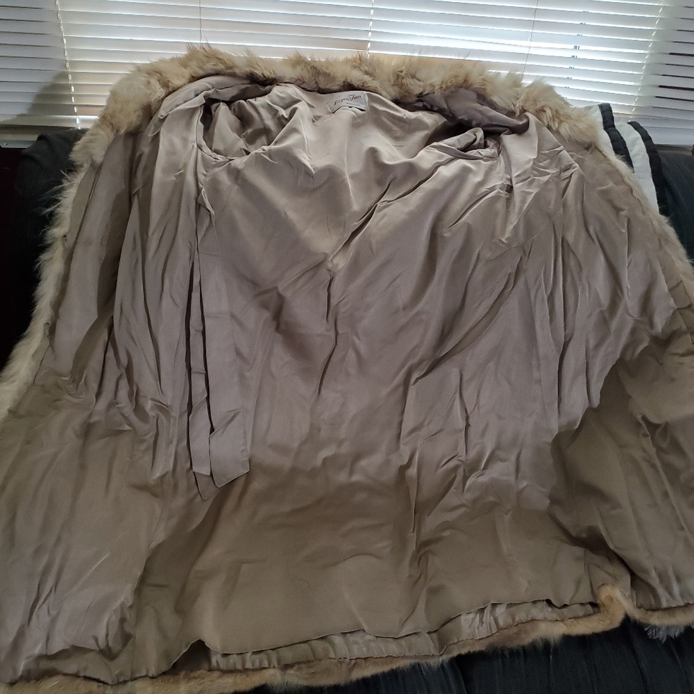 Full length Coyote fur coat - Picture 5 of 5